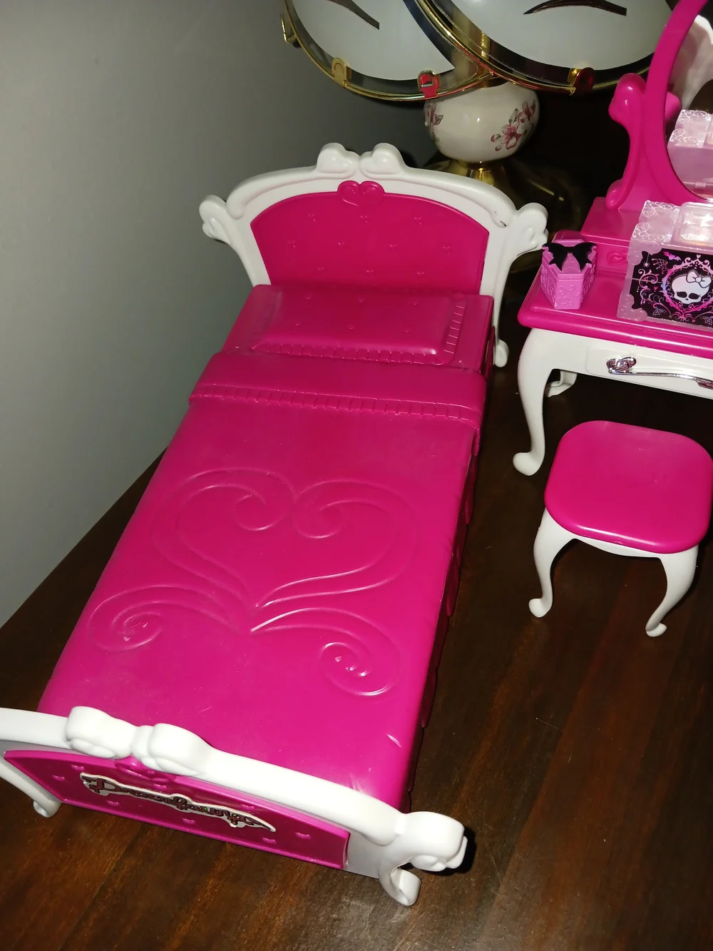 Draculaura Theme Monster High Doll Size Bedroom Playset With Vanity